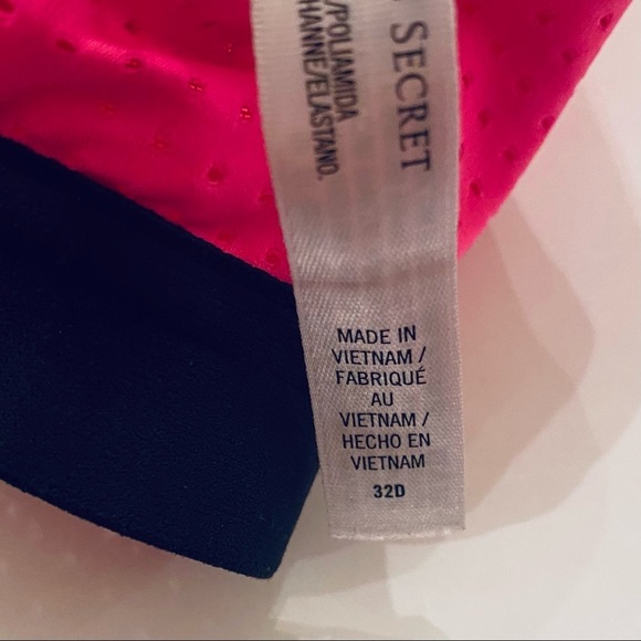 Victoria’s Secret Wireless Sports Bra - Picture 3 of 3